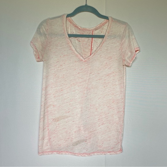 Beyond Yoga teardrop back tee in light neon berry size S small - Picture 4 of 9